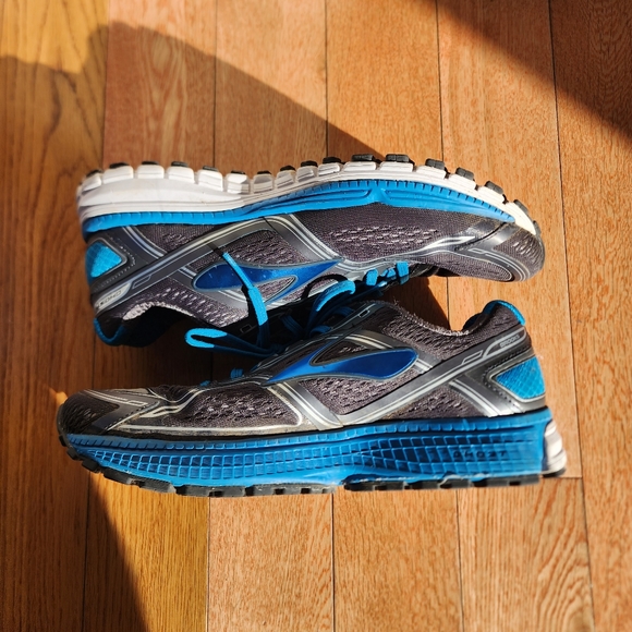Brooks Ghost 8th Edition Running Shoes - Sz 9 - Picture 5 of 8